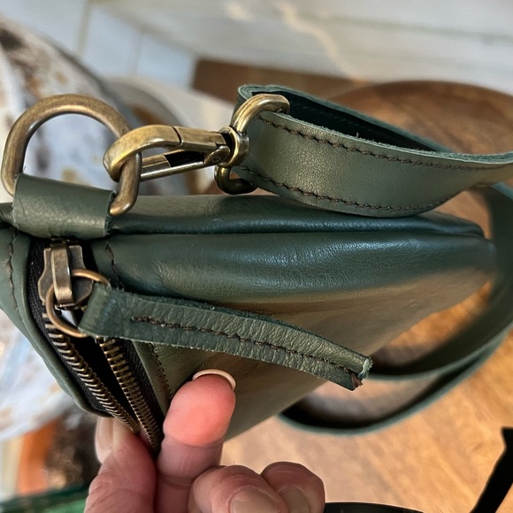 Made in SPAIN HANDMADE sling belt bag. Barcelona. Genuine butter soft Leather. - Picture 11 of 17